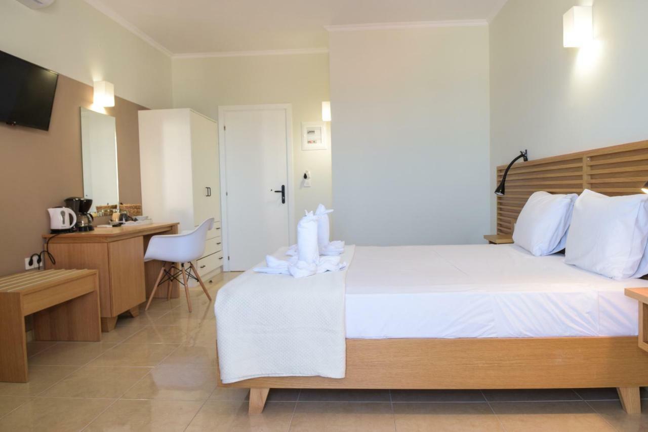 Mithos Premium Rooms Agia Marina 外观 照片